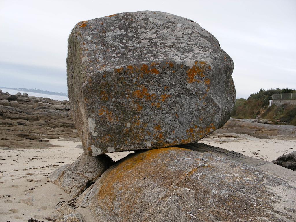 Hotel Modern Concarneau Bagian luar foto