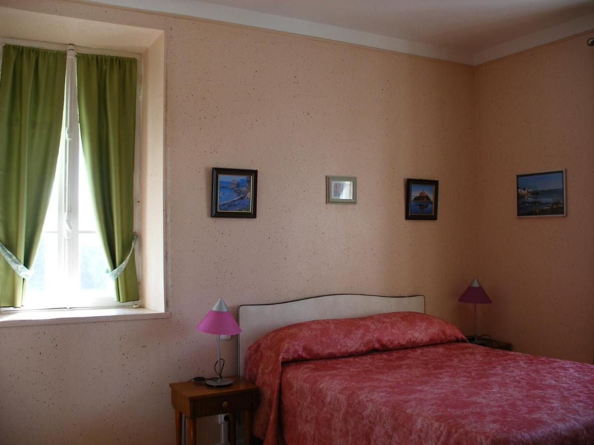 Hotel Modern Concarneau Bagian luar foto