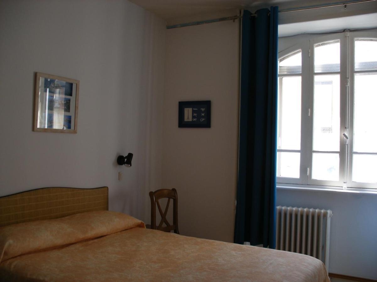 Hotel Modern Concarneau Bagian luar foto