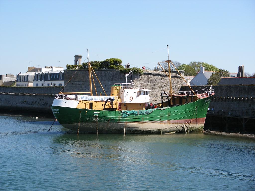 Hotel Modern Concarneau Bagian luar foto