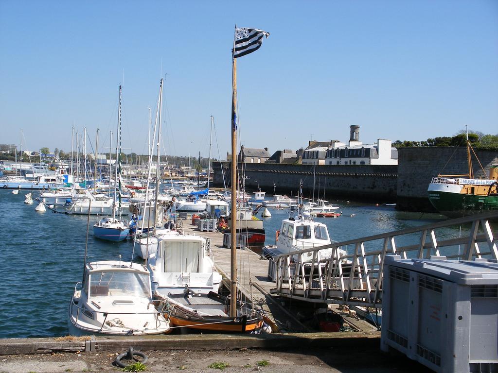Hotel Modern Concarneau Bagian luar foto